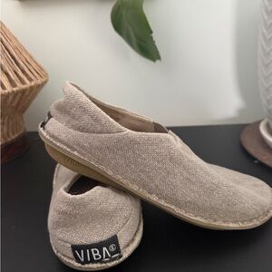 Linen Vibae Tan Slip-On Shoes